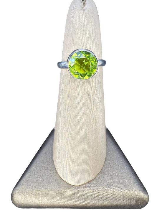 Peridot Faceted Sterling Silver Ring | Arizona, USA | Round